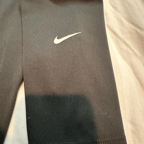 Nike Black and Gray Leggings Soft Stretchy Bottoms - Picture 5 of 7